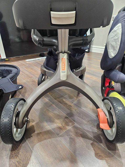 Коляска прогулочная Stokke xplory