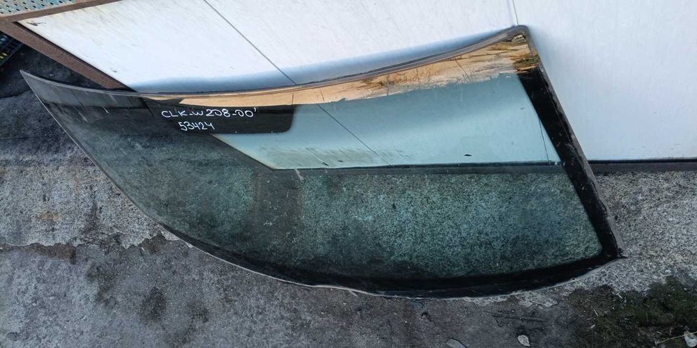 Предно стъкло Mercedes CLK W208 2000г.