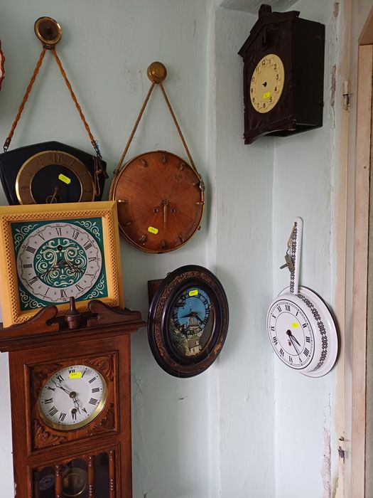 Ceasuri de perete si de masa  mecanice