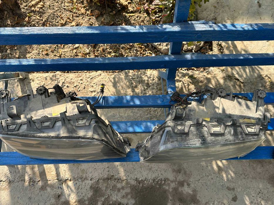 Продаются Фары на бмв и боковушки