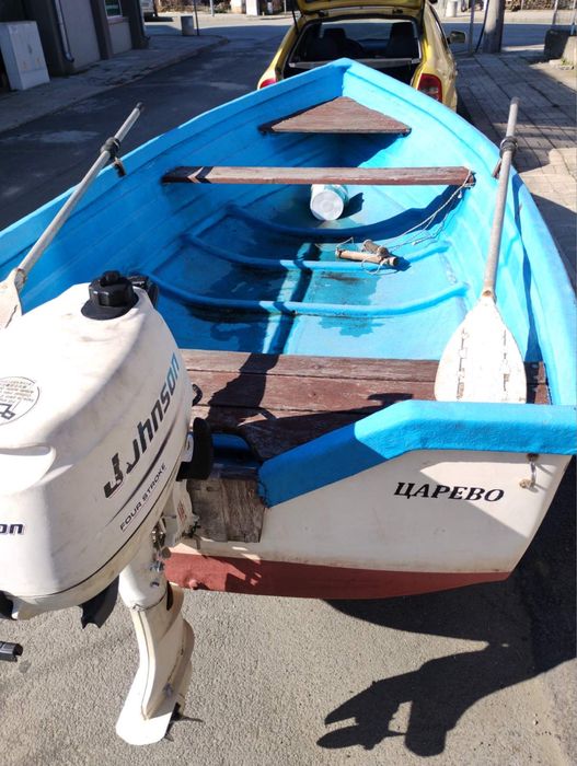 Рибарска лодка с двигател Johnson