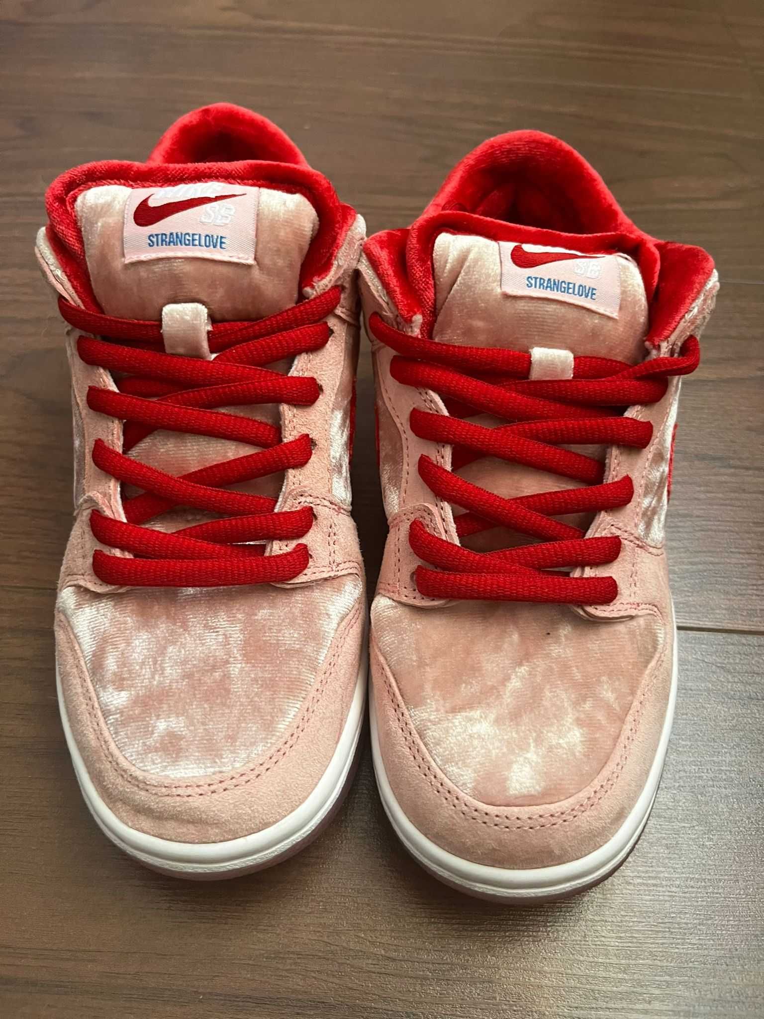 Nike Dunk SB Strange Love