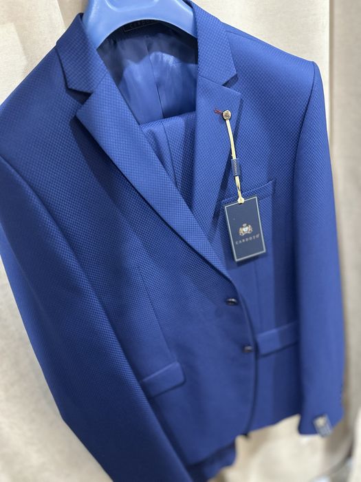 Продам мужской костюм, абсолютно новая, неподошел размер, рост 180