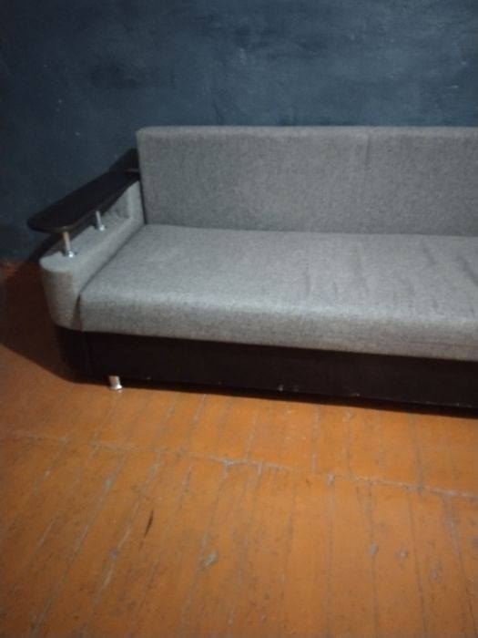 Продам диван в хорошем состоянии. Раскладывается