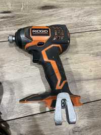 Продавам импакт Ridgid