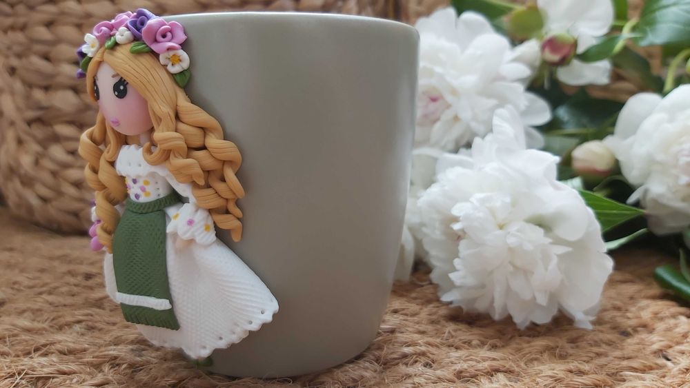 Cadou pentru mama, sotie/bunica cana papusa cu flori