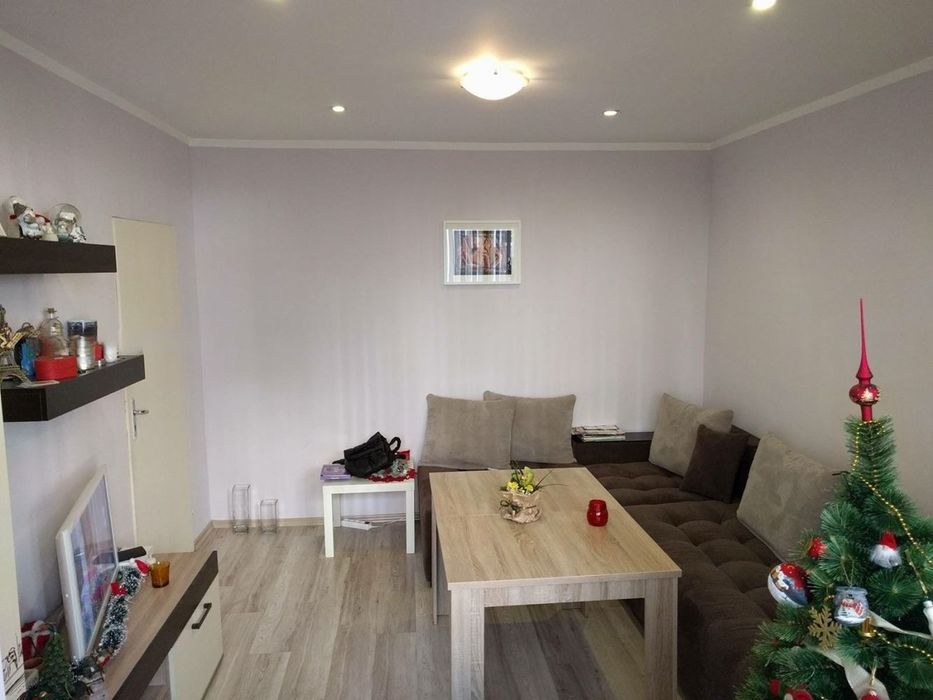 Двустаен апартамент в ж.к. Света Троица! Комуникативен район!