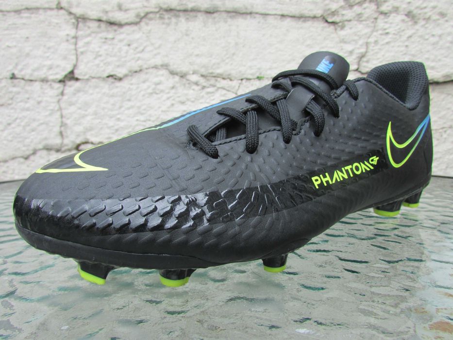 Футболните обувки Nike Phantom