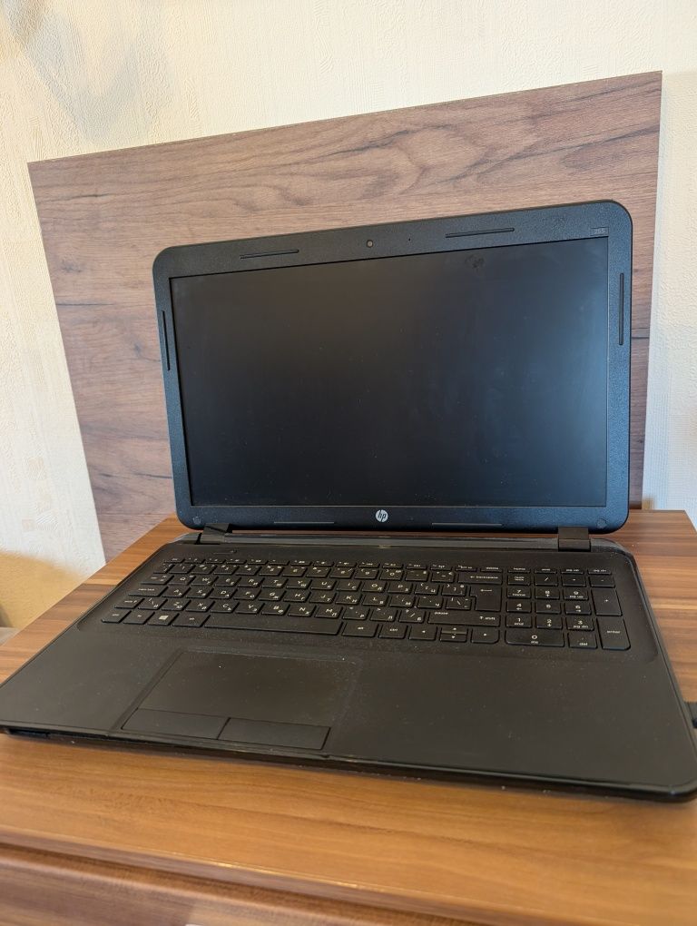 Лаптоп HP 255 с windows 10pro