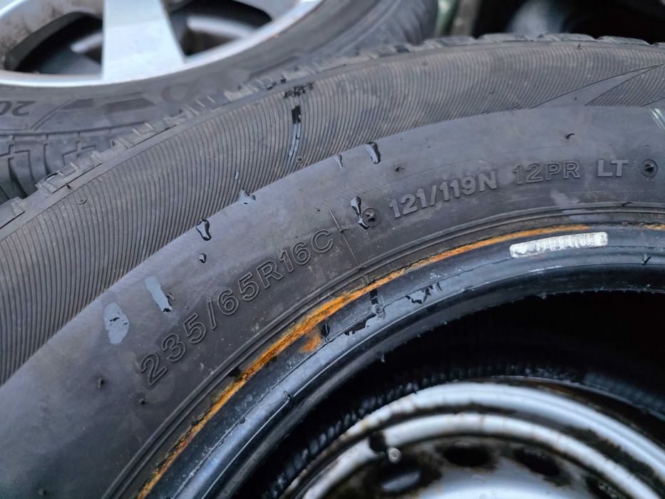 4бр Зимни гуми за Бус 235 65 16 С - Lassa 12 плата