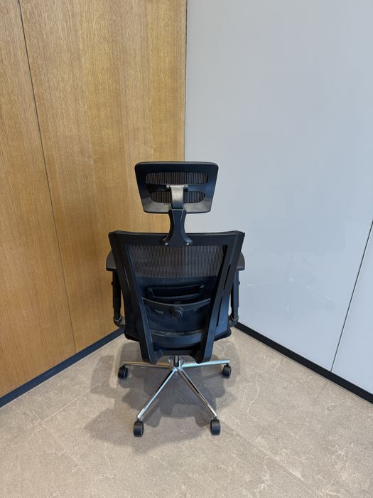 Въртящ се офис стол