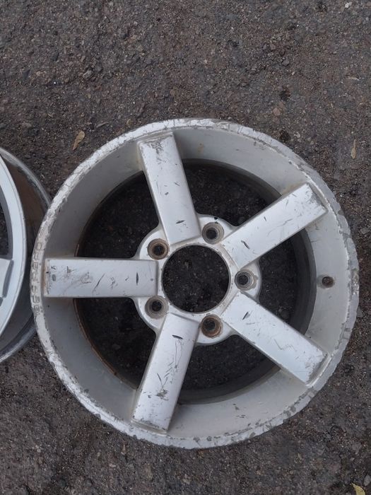 2 диски на Ниву R16 поштучно. За 1 диск 30 тысяч.