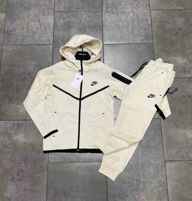 Детски Екипи NikeTech (10-17г)