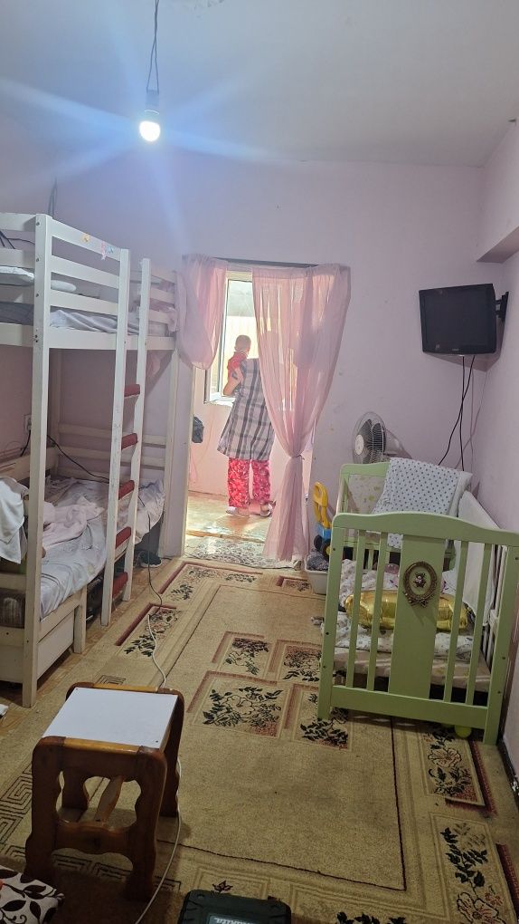 Продаётся 1-комнатная квартира на карасу 6 в бывшем общежитии