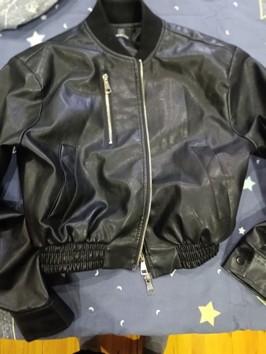 Классная фирменная куртка,хорошего качества,одели раз пять.