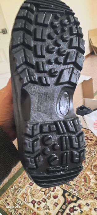 Спецодежда и спецобувь перчатки итд.