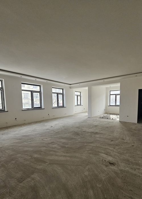 Продаётся отдельно стоящее здание.
