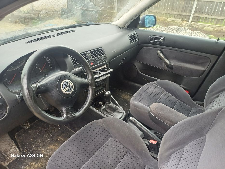 Vănd vw bora 1.6 8v benzina 5000 lei negociabil