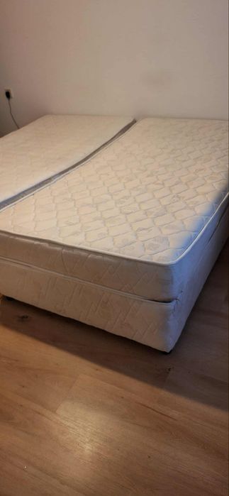 Две единични легла