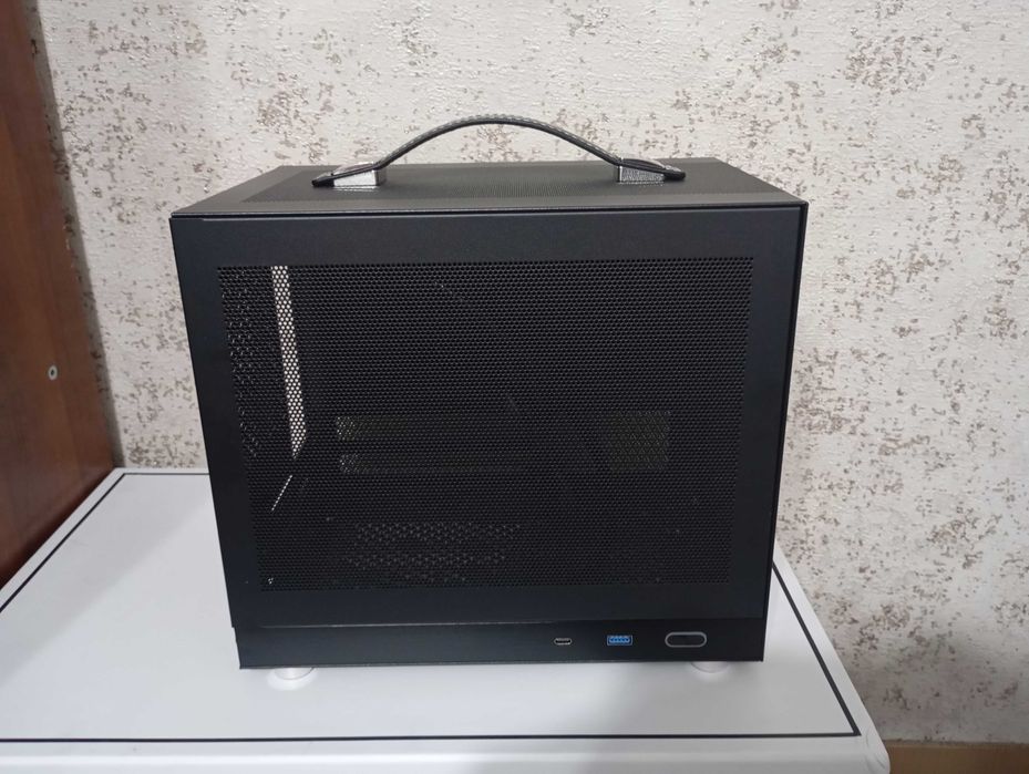 Корпус Shiny Snake G200 mini itx