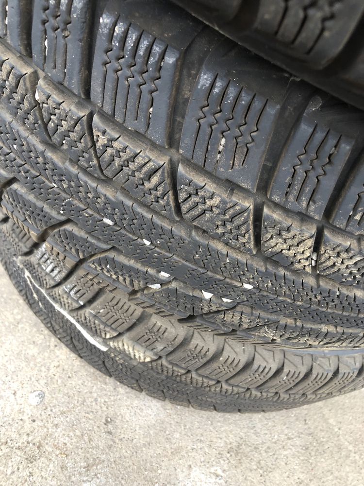 Продам Резину 215/55R17