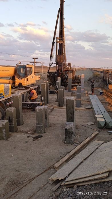 Забивка ЖБ свай в городе Алматы