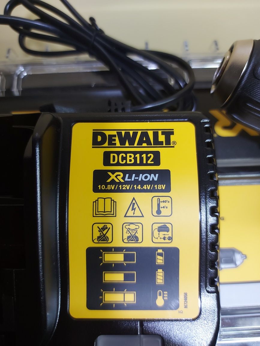 Нов комплект Dewalt 12v