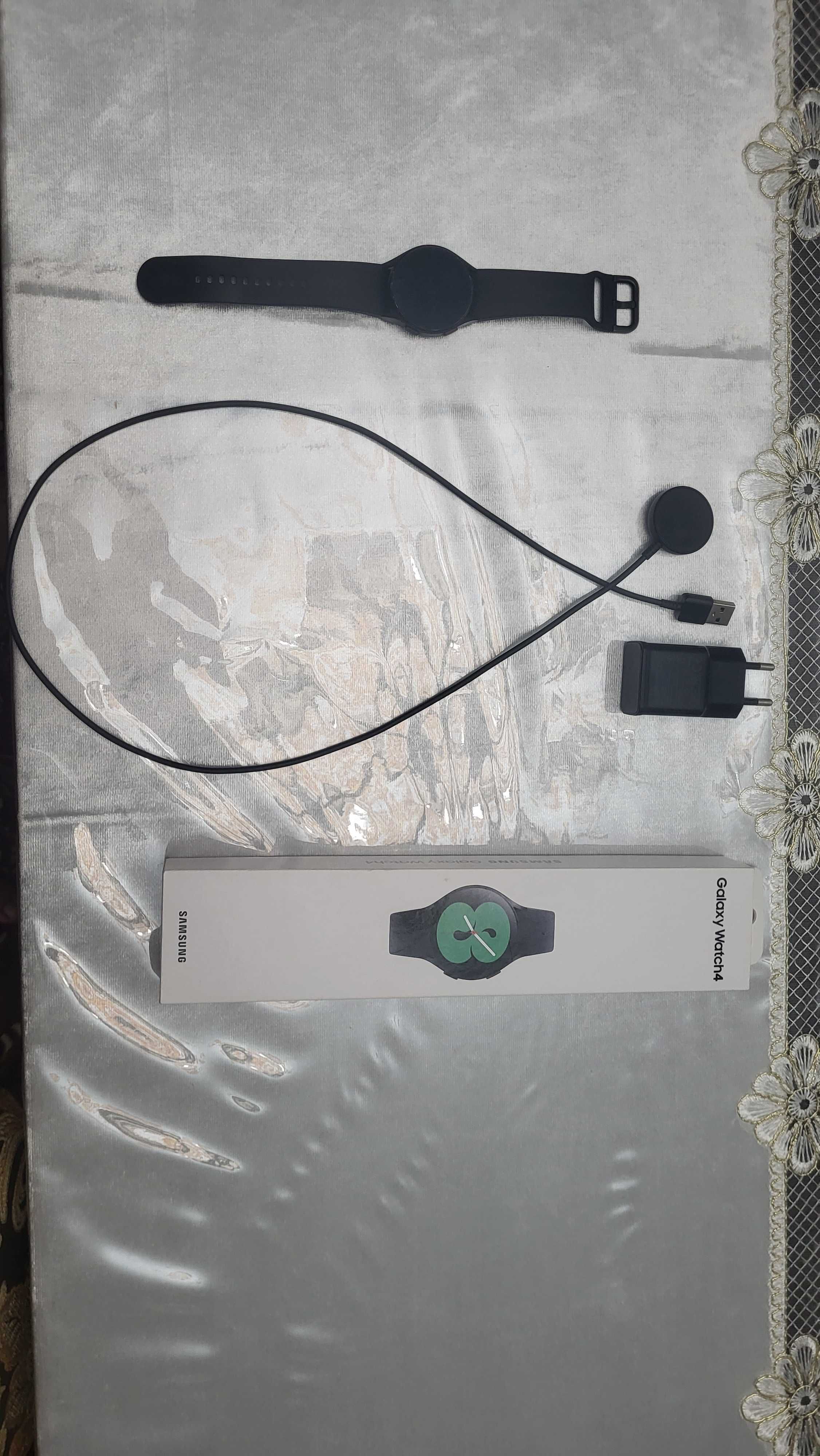 Продаю Samsung Watch 4