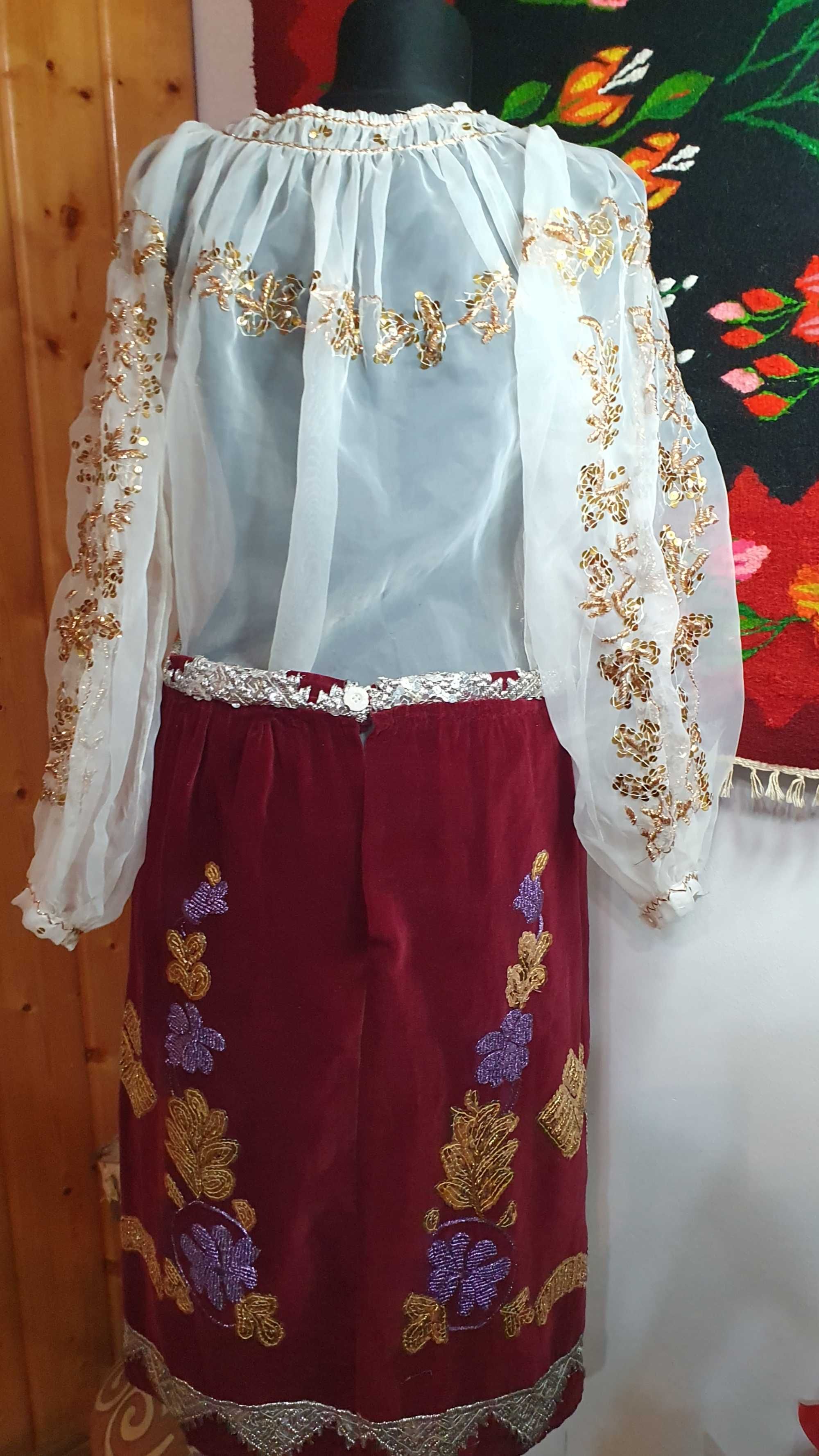 Costum popular (ie/camasa, valnic/fota/catrinta)