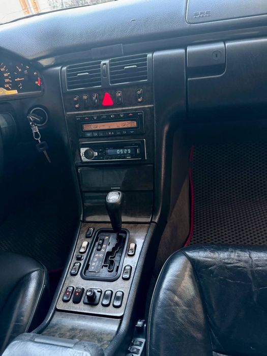 Mersedes Bens 210 avangard 1997 yil avtamat karobka elektroniy