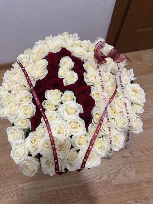 101 роза в корзине — свежий именной букет