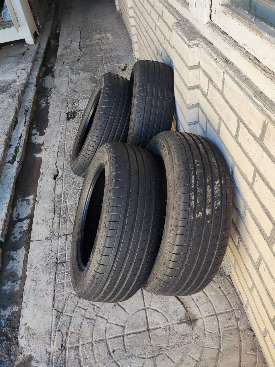 Автошины 4 шт почти новый