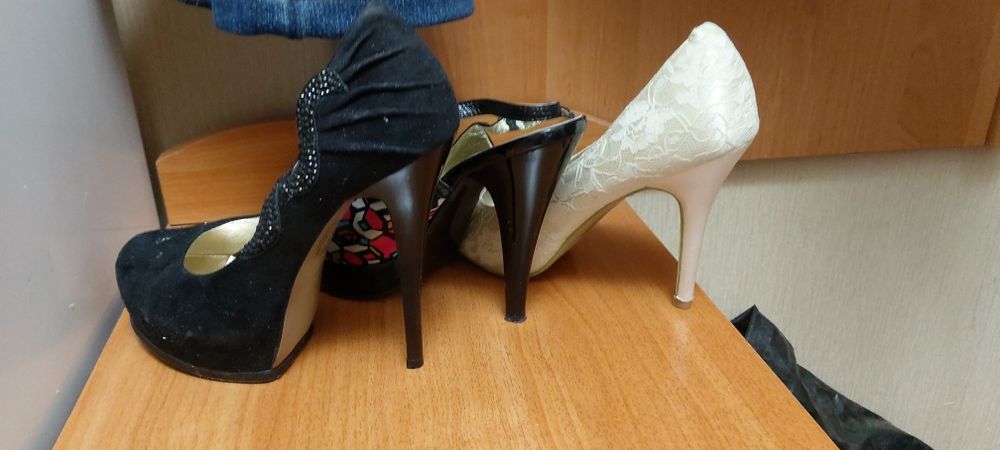 Женскую обувь отдаю