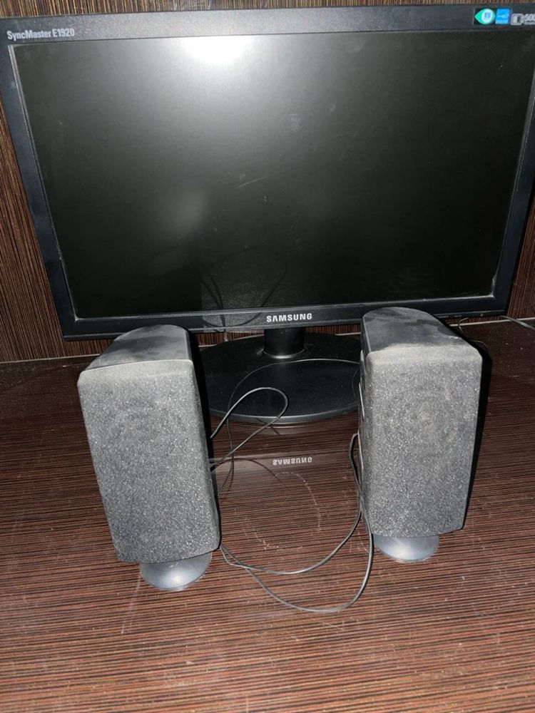 Монитор,клавиатура,колонки(3шт). Работающие. SAMSUNGcolour Display