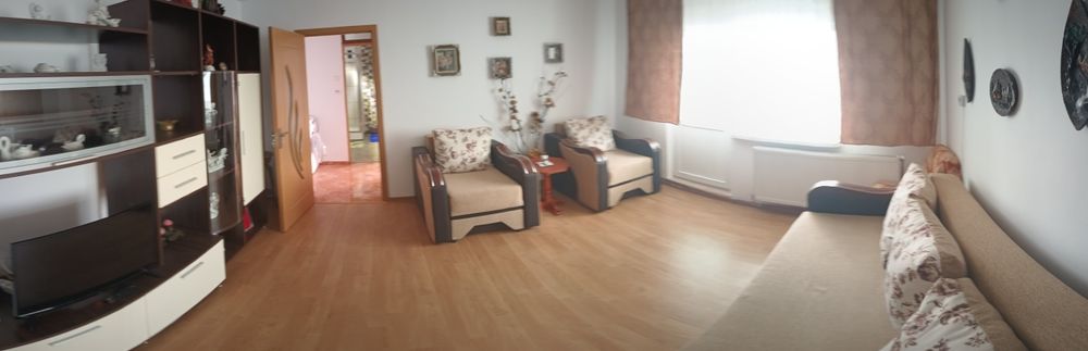 Vând apartament 2 camere  Curtea de Argeș (zona spital)