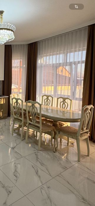 Стол со стульями