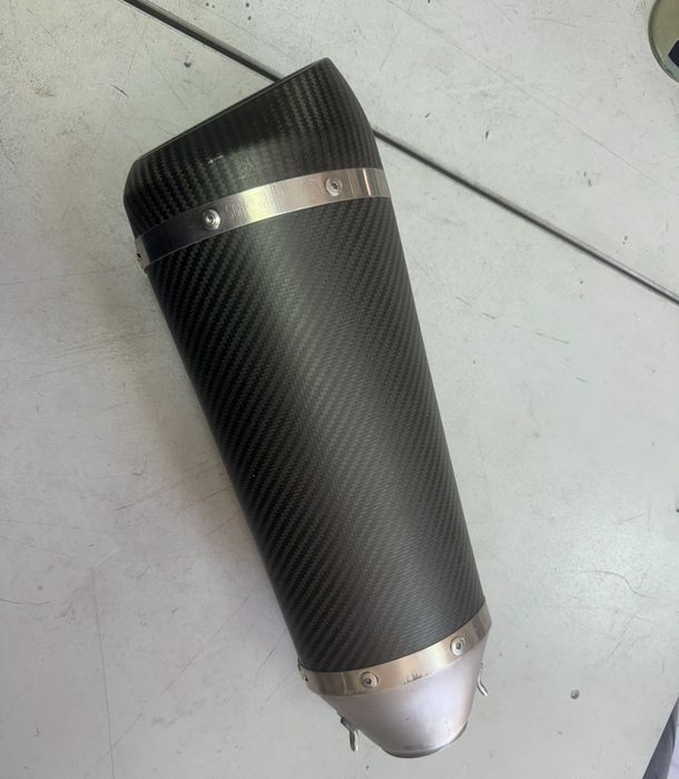 Оригинален карбонов ауспух на Leo Vince