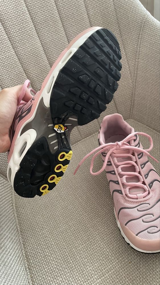 Маратонки Nike Tuned 1