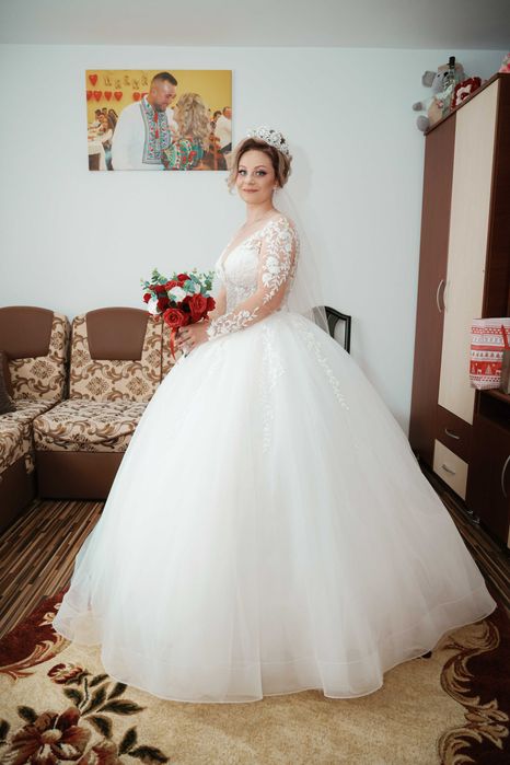 Vand Rochita de mireasa stil printesa ..