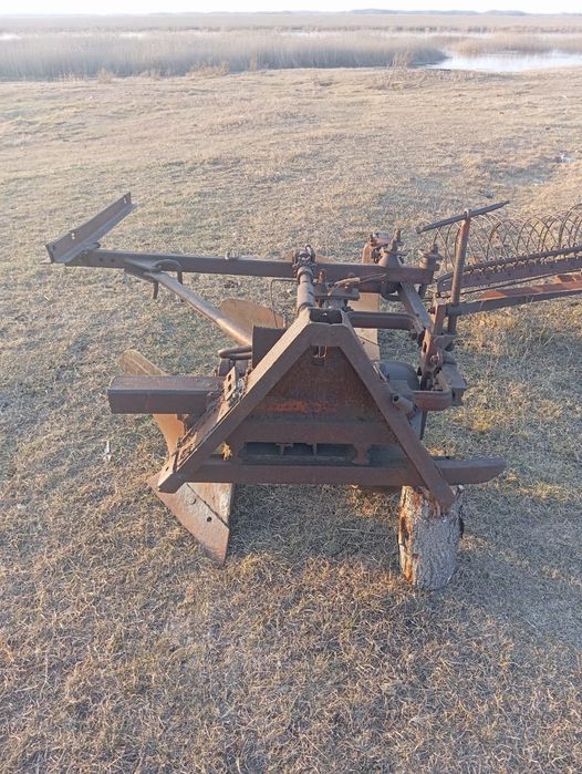 Продам плуг 3х корпусной