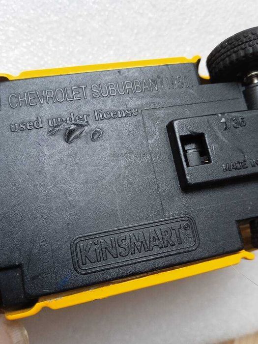 Кола Количка SHEVROLET SUBURBAN 1950 от Kinsmart