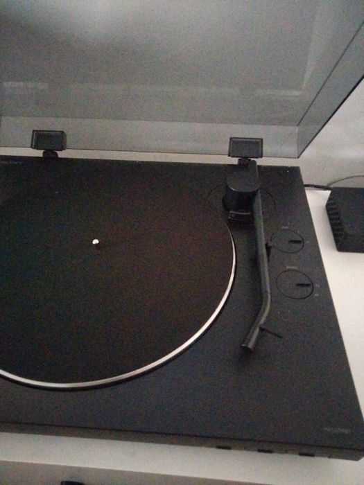 Vând Pick up marca Sony