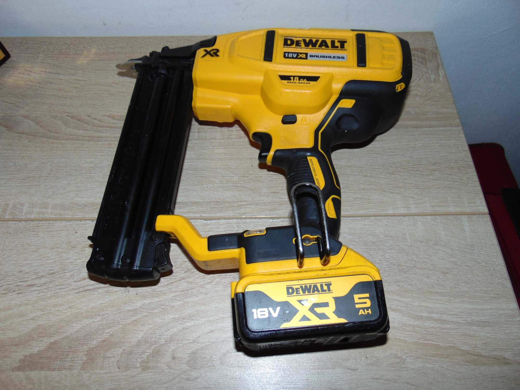 Dewalt DCN680 pistol cuie finisare brushless 2022