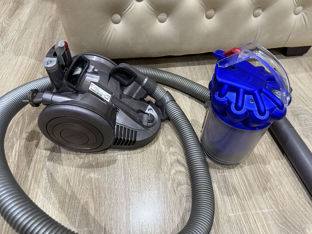 * Dyson DC 26 маленький антиаллергенный пылесос без мешковой