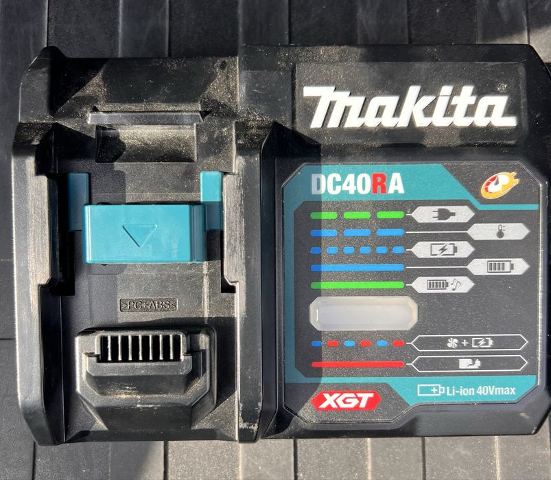 Зарядное устройство Makita DC40RA