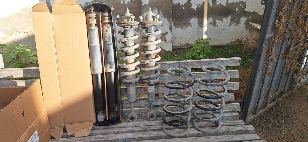 Амортизаторы и пружины Prado 150, 2011 года выпуска.