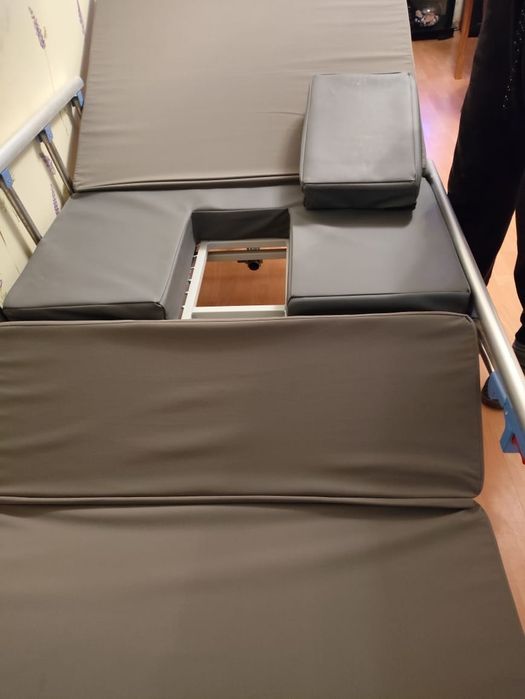 Четырёхсекционная больничная кровать