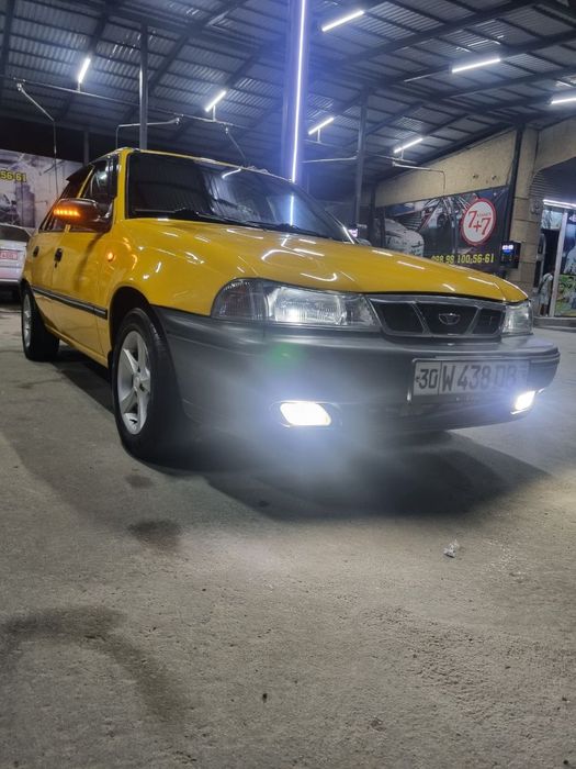 Продаю машину нексия 1