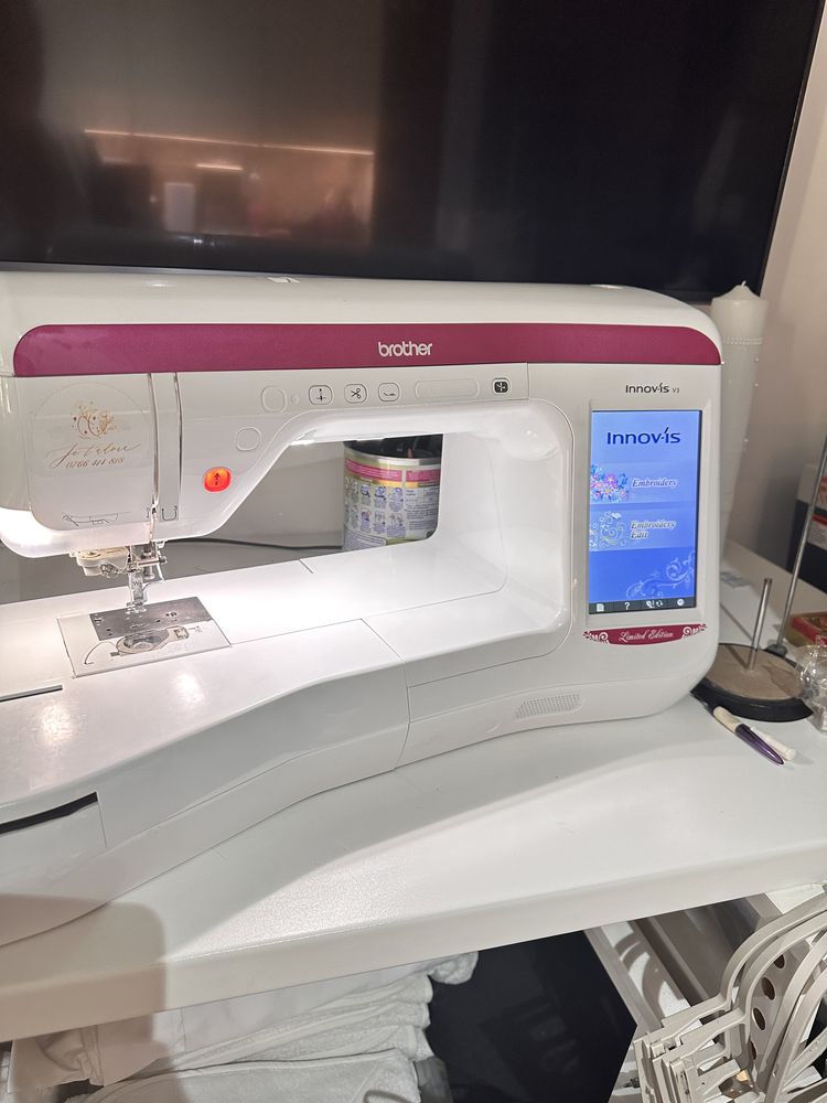 Masina de Brodat Brother Innovis V3-Limited Edition
