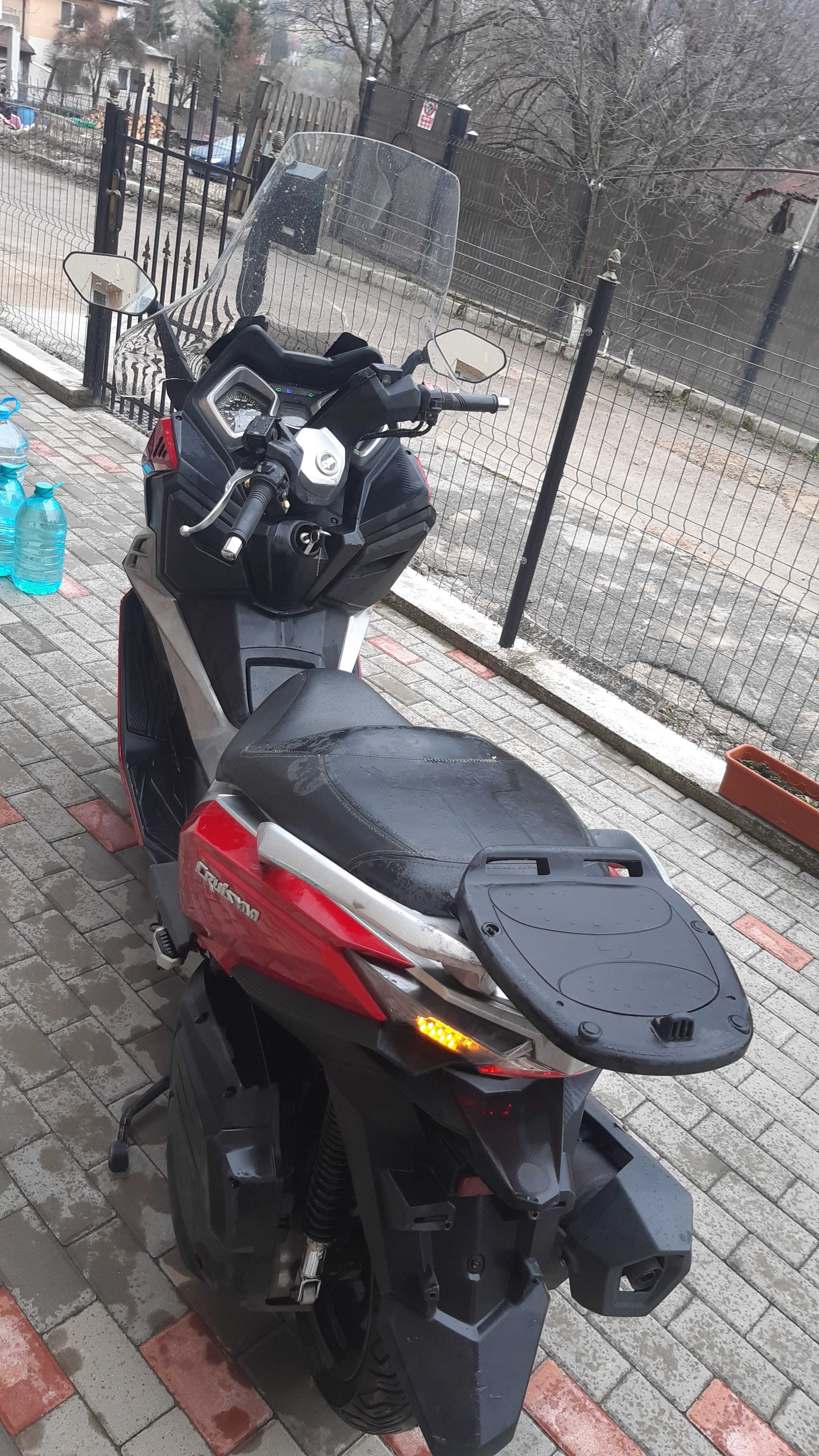 Scuter Sym Cruisym 300